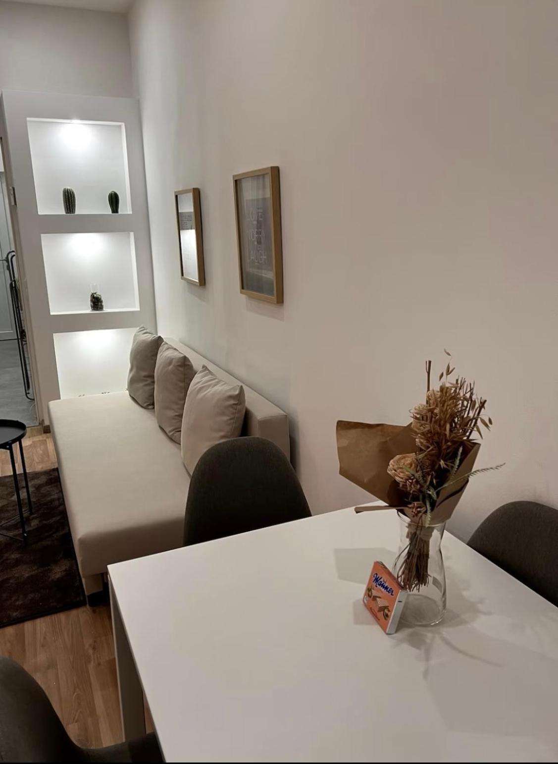 Apartment In 9 *